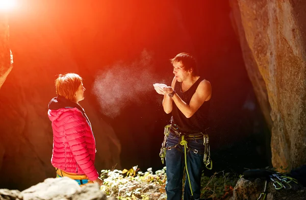 Two climbers in a cave — Stock Photo, Image