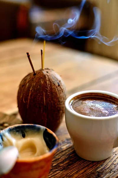 Cup of coffee on a wooden background — Stock Photo, Image