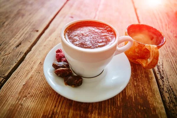 Cup of coffee on a wooden background — Stock Photo, Image