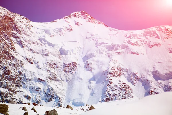 Schneebedeckte Berge. — Stockfoto