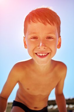 Çocuk kameraya benziyor 