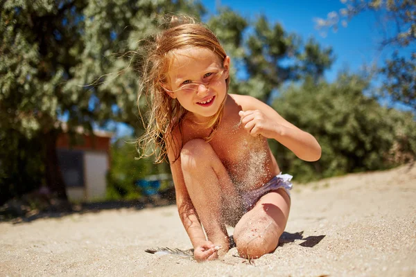 Bonito menina jogar — Fotografia de Stock