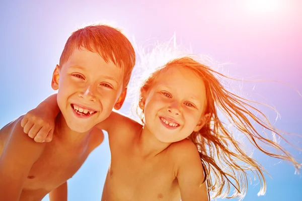 Boy and girl looks into the camera — Stok fotoğraf