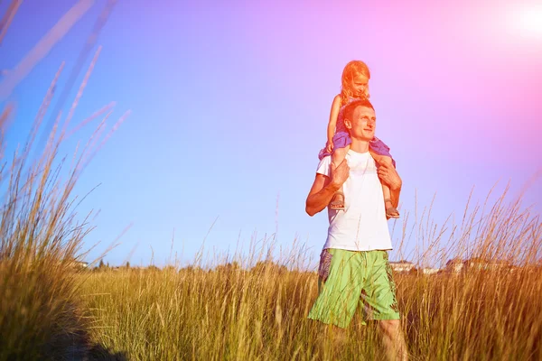 Family in the field — Stock Photo, Image