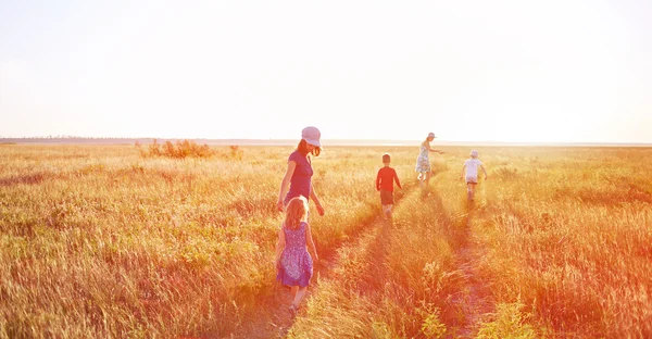 Family in the field — Stock Photo, Image