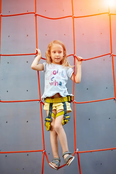 Little  girl  in  rock climbing gym — Stock Photo, Image