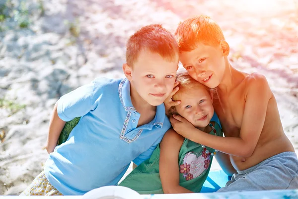 Família na praia — Fotografia de Stock