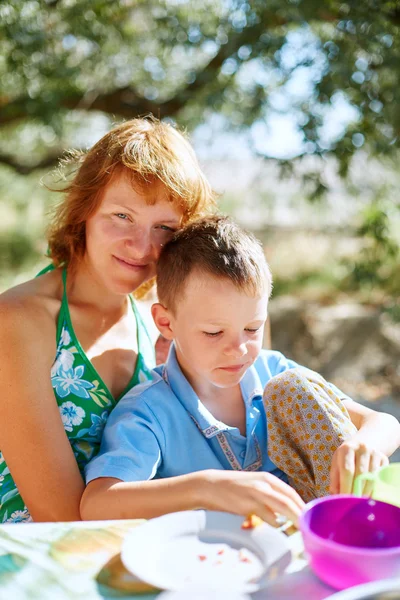 Family on the beach — Stock Photo, Image