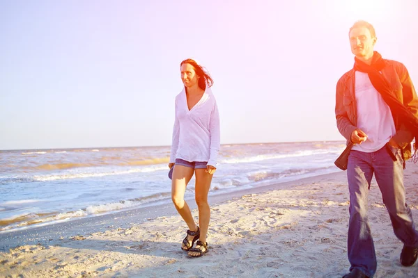 Familie på stranden – stockfoto