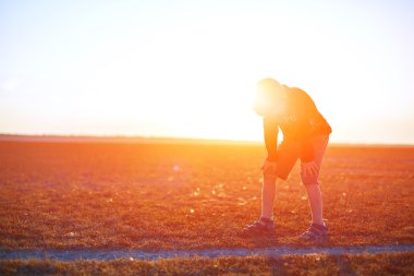 Çölün ortasında çocuk