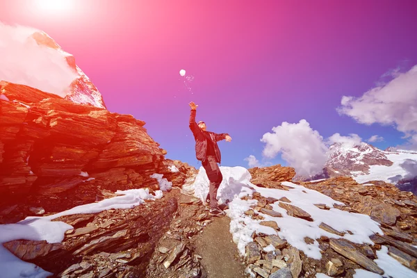 Wanderer auf dem Gipfel eines Passes — Stockfoto