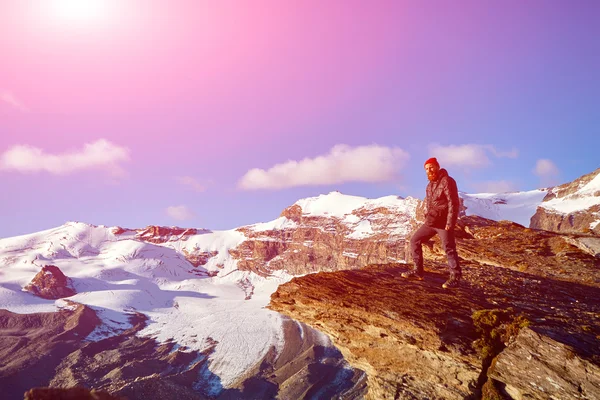 Hiker at the top of a pass — Stock Photo, Image