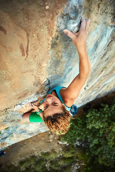 Escaladora de rocas — Foto de Stock