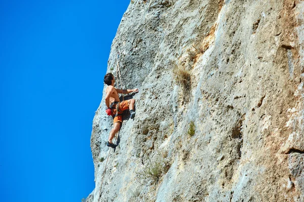 Alpinist rock masculin — Fotografie, imagine de stoc