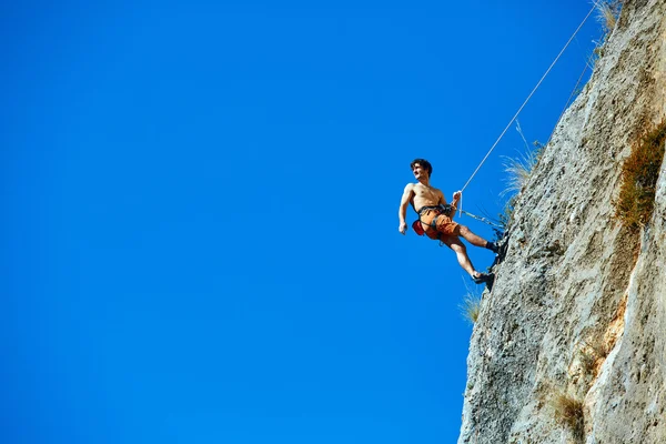 Erkek dağcı — Stok fotoğraf
