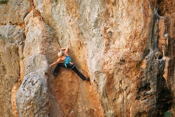 Female rock climber — Stock Photo, Image