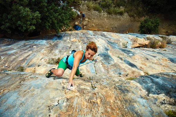 Female rock climber — Stock Photo, Image