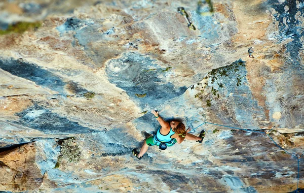 여성 락 등산 — 스톡 사진