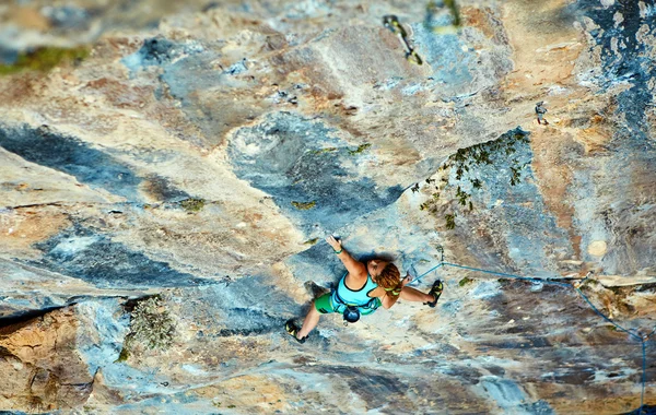 Escaladora de rocas —  Fotos de Stock