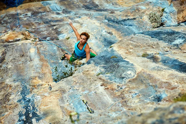 Escaladora de rocas — Foto de Stock