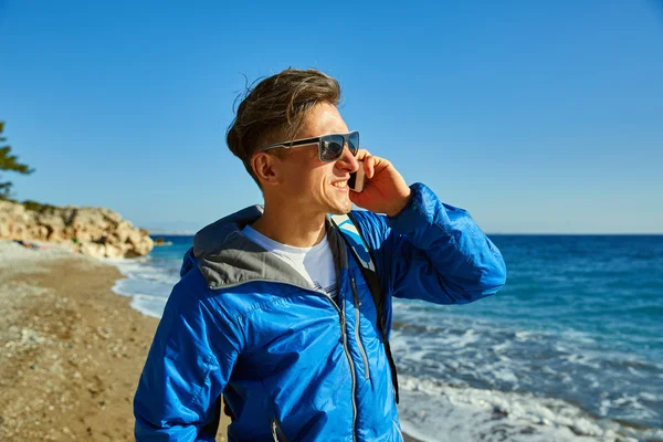 Hombre en la playa — Foto de Stock