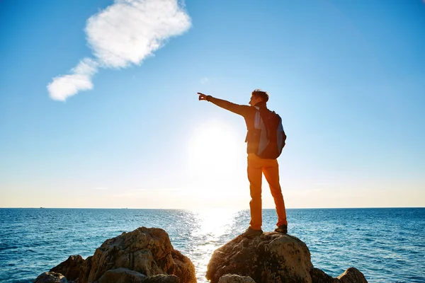 Reisende mit Rucksack — Stockfoto