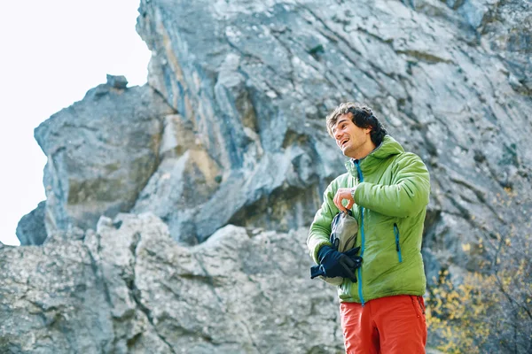 Manliga rock klättrare — Stockfoto