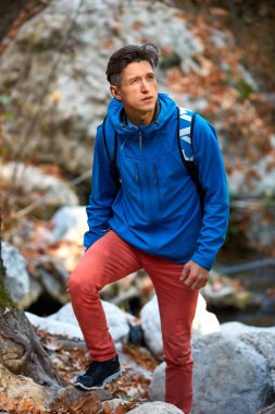 adam ormanda hiking