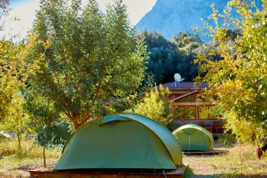 çadır kamp içinde