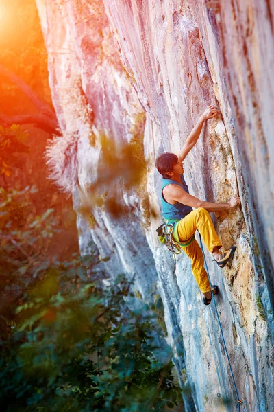 Male rock climber — Stock Photo, Image