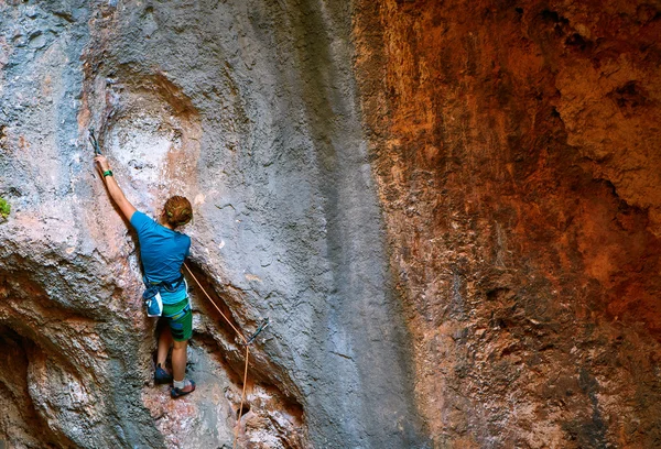 Female rock climber — Stock Photo, Image