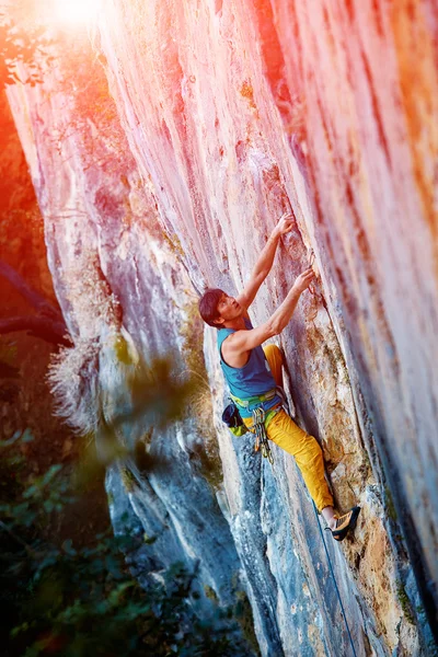 Male rock climber — Stock Photo, Image