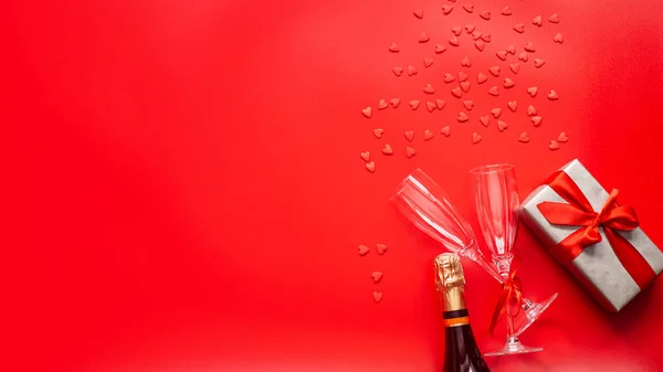 Alla Hjärtans Dag Bakgrund Presentask Röda Hjärtan Flaska Champagne Och — Stockfoto