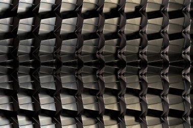 Beyaz ışıkta uzanan birçok hacim küpü / pentahedron içeren 3 boyutlu soyut minimalist doku. Animasyon. Mobil briket duvar