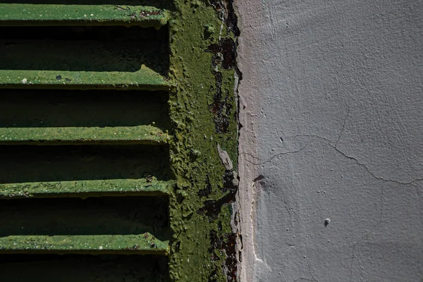 Grilles Métalliques Rouillées Peintes Avec Peinture Décollées Vieillesse Trous Ventilation — Photo