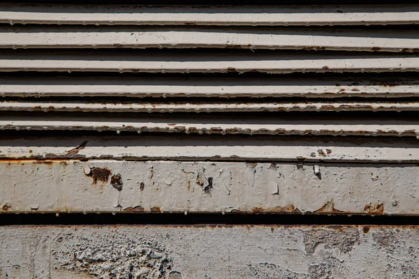 Rejillas Metálicas Oxidadas Pintadas Con Pintura Despegadas Vejez Orificios Ventilación — Foto de Stock