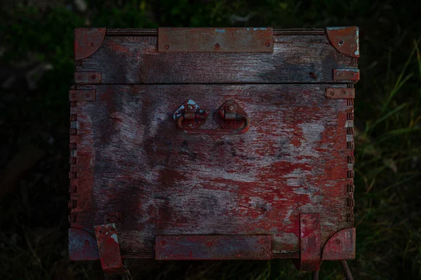 Wooden surface of the box, rusty metal parts, painted with paint and peeled off from old age, holes, nails in the base, an opening door. Screensaver background — Stock Image Wooden Surface Box Rusty Metal Parts Painted Paint Peeled Old Royalty Free Stock Images