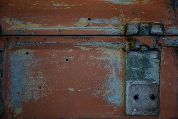 Wooden surface of the box, rusty metal parts, painted with paint and peeled off from old age, holes, nails in the base, an opening door. Screensaver background — Stock Image Wooden Surface Box Rusty Metal Parts Painted Paint Peeled Old Stock Photo