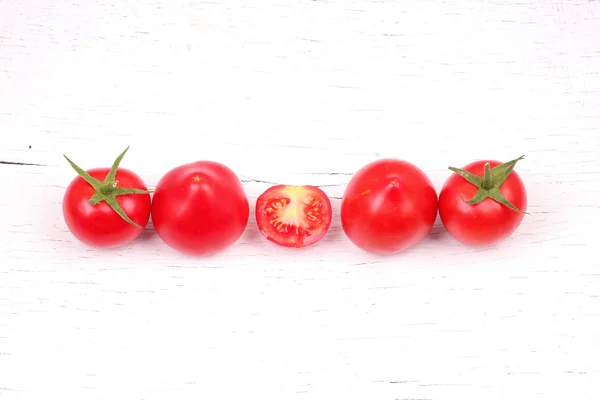 Tomates cherry alineados ! —  Fotos de Stock