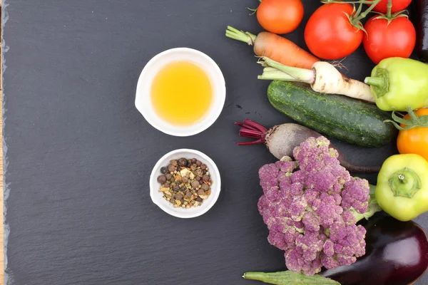 Primer plano de varias verduras crudas de colores —  Fotos de Stock