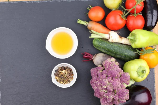 Primer plano de varias verduras crudas de colores —  Fotos de Stock