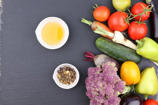 Primer plano de varias verduras crudas de colores —  Fotos de Stock