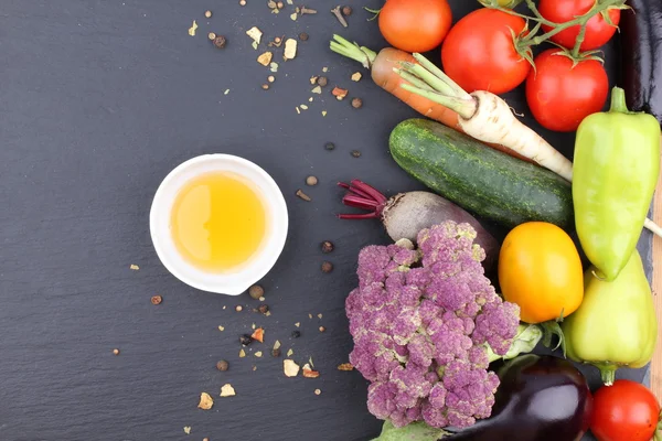 Primer plano de varias verduras crudas de colores —  Fotos de Stock