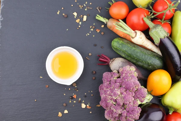 Primer plano de varias verduras crudas de colores —  Fotos de Stock