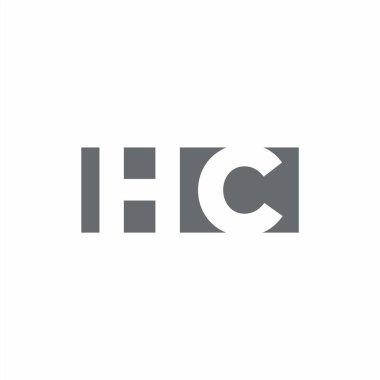 Beyaz arkaplanda izole edilmiş negatif uzay tarzı tasarım şablonuna sahip HC logo monogramı