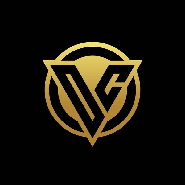 三角形の形と丸丸みを帯びたスタイルのOcロゴのモノグラムは 金の色と黒の背景デザインテンプレートに孤立 — ストックベクタ