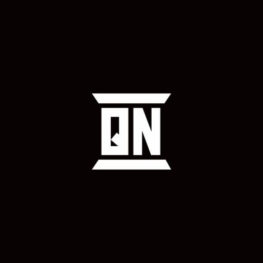 Siyah arkaplanda izole edilmiş sütun şeklindeki dizayn şablonuna sahip QN ilk harf monogramı