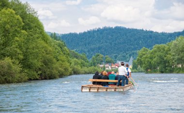 Dunajec Nehri, güneyinde Polonya salda turist