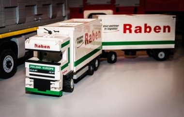 Kamyon Daf xf Lego blokları tarafından yapılan Raben şirket logolu