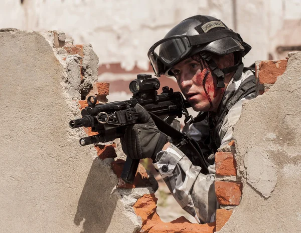 Soldado de comando durante la recreación histórica — Foto de Stock